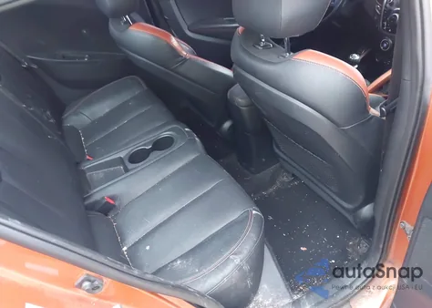 2016 Hyundai Veloster Turbo z USA, uszkodzony, nr VIN KMHTC6AE7GU303907